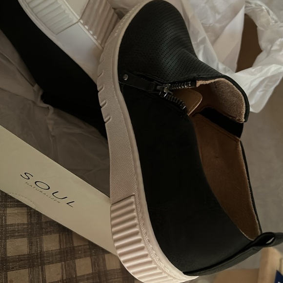 NWT women’s 8.5 Naturalizer black turner platform sneaker - Picture 3 of 6